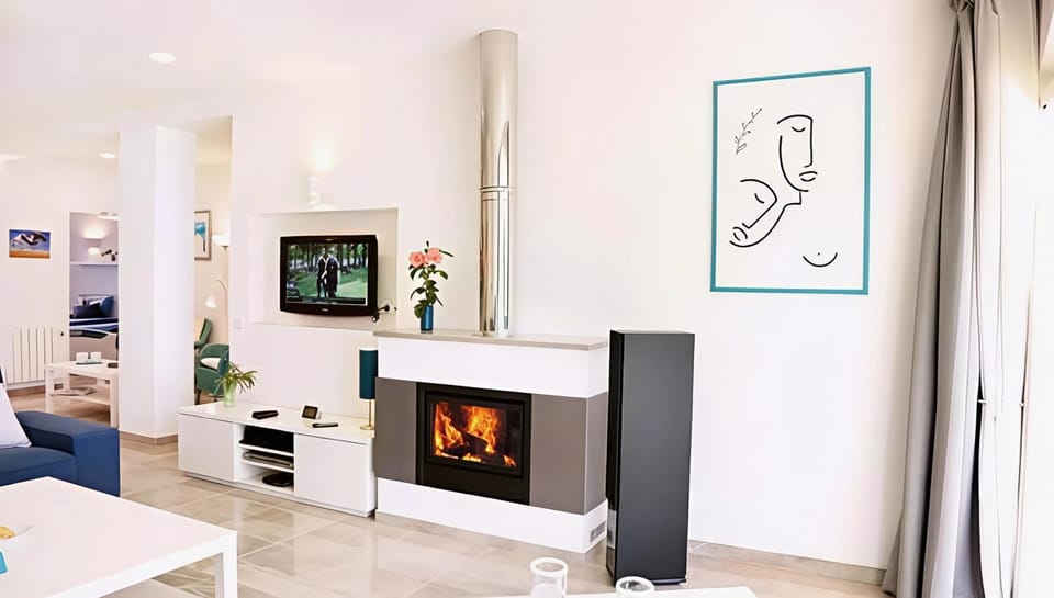 Communal lounge/ TV room, Living room