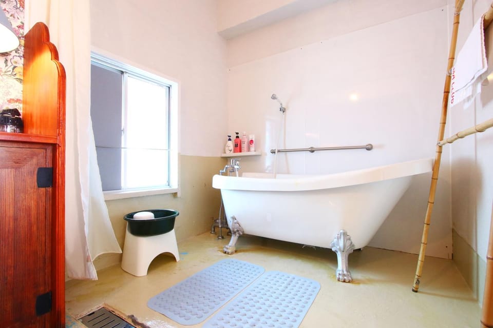 Minamiboso Asian Garden Villa Shirahama Bed and Breakfast in Chiba Prefecture