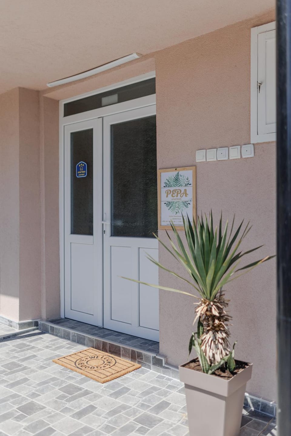 Facade/entrance
