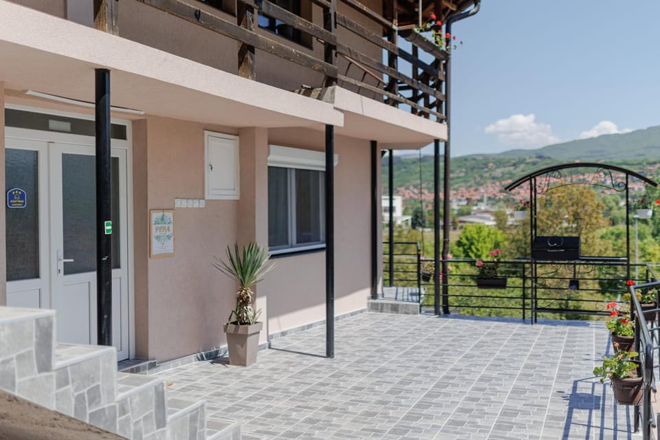 Property building, Patio, Facade/entrance