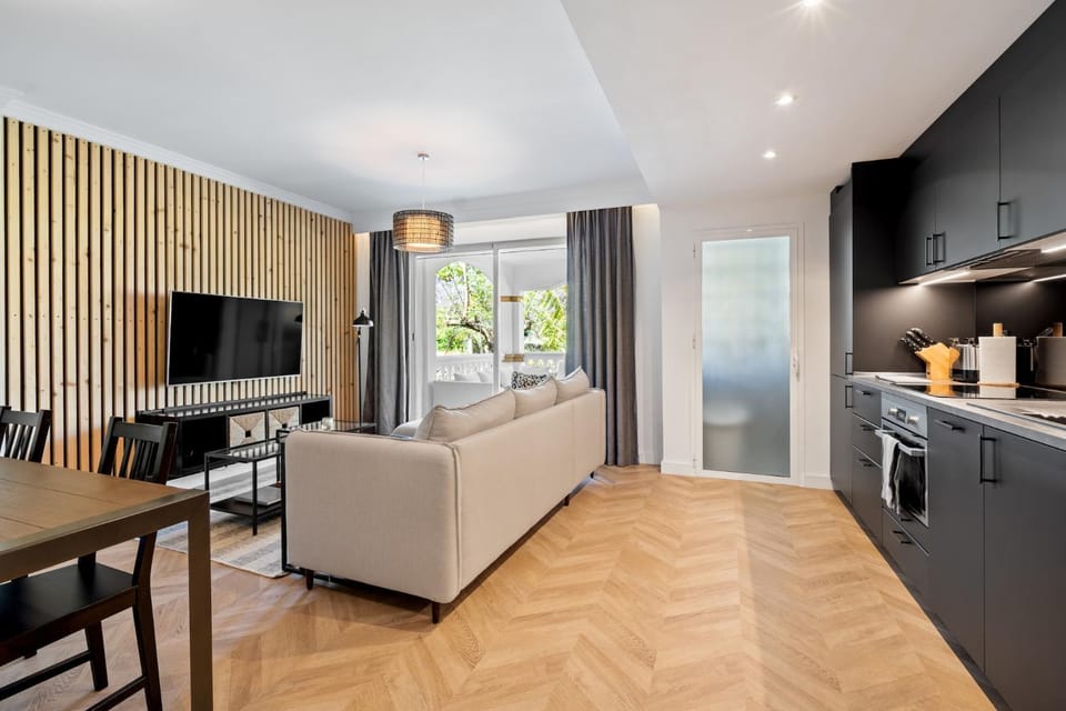 Kitchen or kitchenette, Living room, Dining area