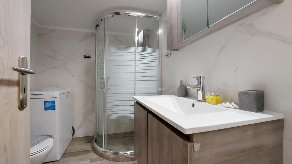 Modern, Renovated Apartment in Nikaia Apartment in Pireas