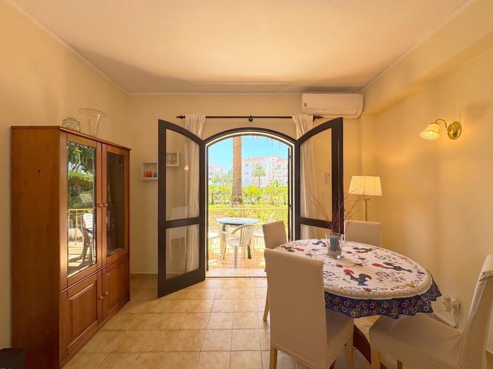 Living room, Dining area, air conditioner