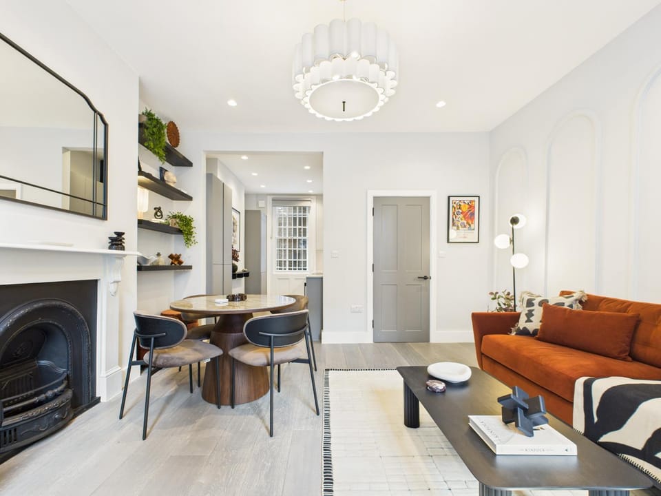 Kitchen or kitchenette, Living room, Seating area, Dining area