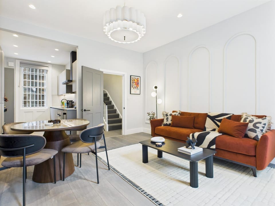 Kitchen or kitchenette, Living room, Seating area, Dining area