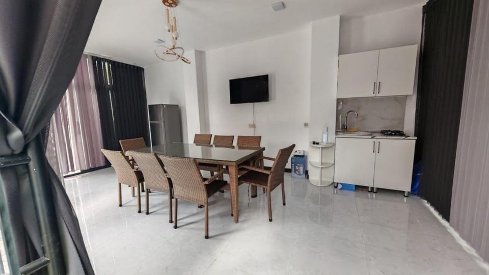 Communal lounge/ TV room, TV and multimedia, Kitchen or kitchenette, Dining area