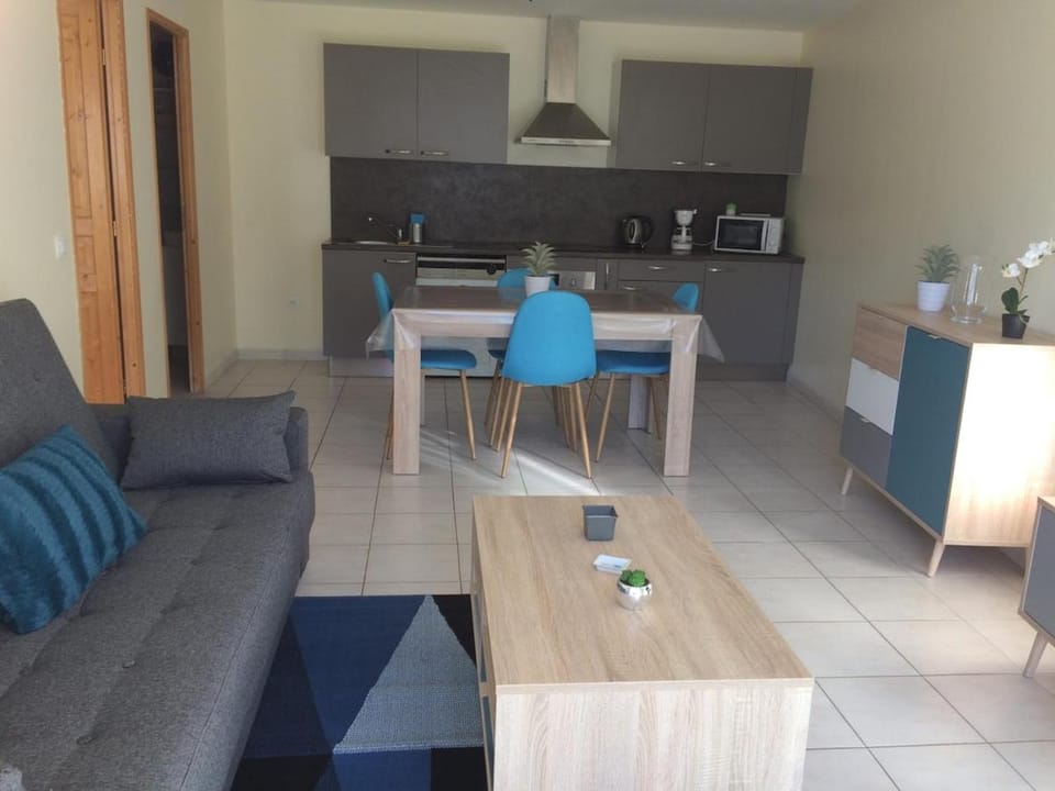 Kitchen or kitchenette, Living room