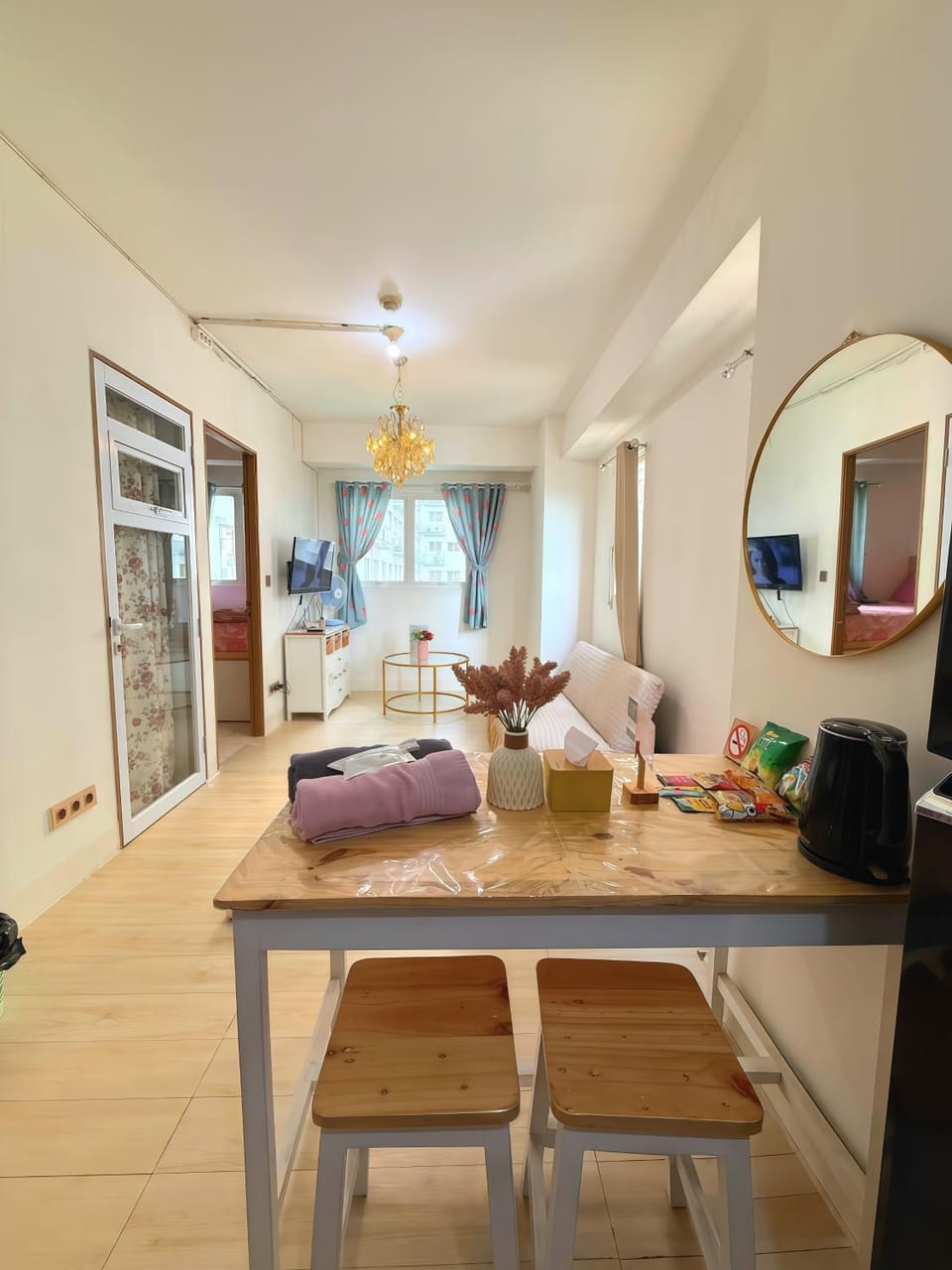 Shower, Dining area