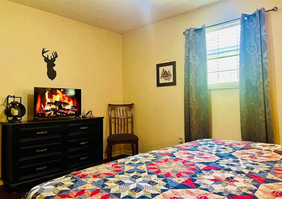 Smoky Mountain Cabin with HOTTUB Cabin in Knoxville