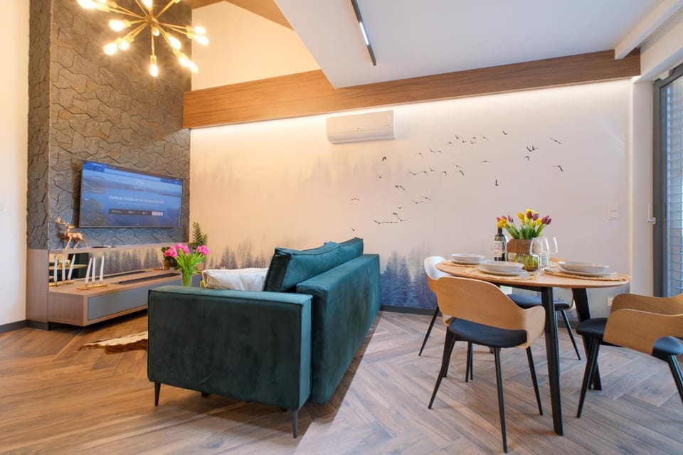 TV and multimedia, Living room, Seating area, Dining area