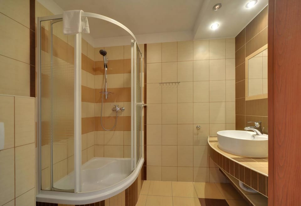 Shower, Bathroom, towels