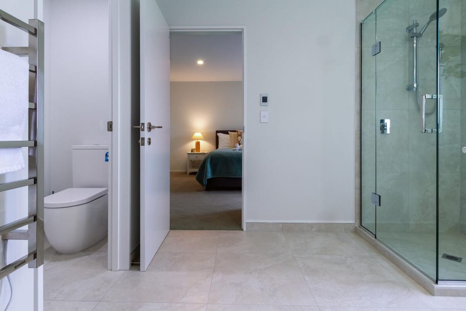 Shower, Toilet, Bed, Bathroom, Photo of the whole room, Bedroom