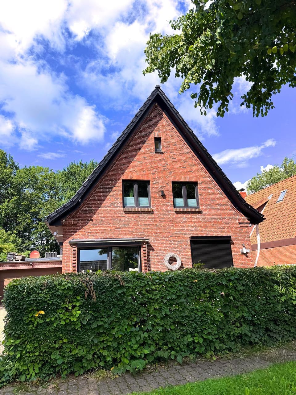Facade/entrance