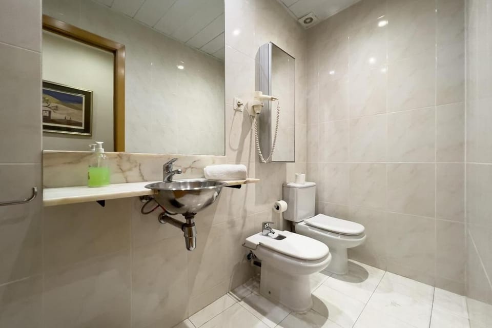Shower, towels