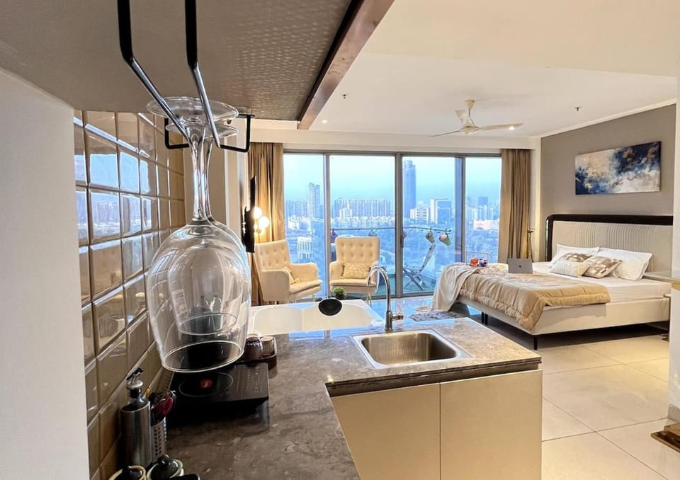 Luxe Jacuzzi Heaven Heights 12th Patio 2 Apartment in Gurugram