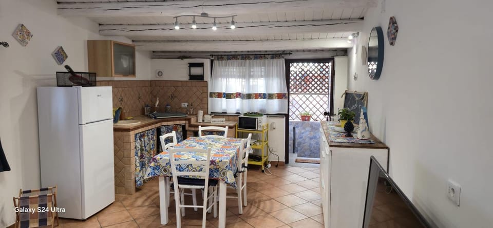 la casetta di nin e gian mondello House in Palermo