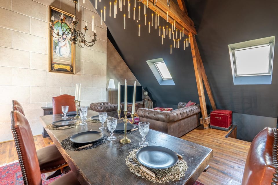 Decorative detail, Decorative detail, Seating area, Dining area