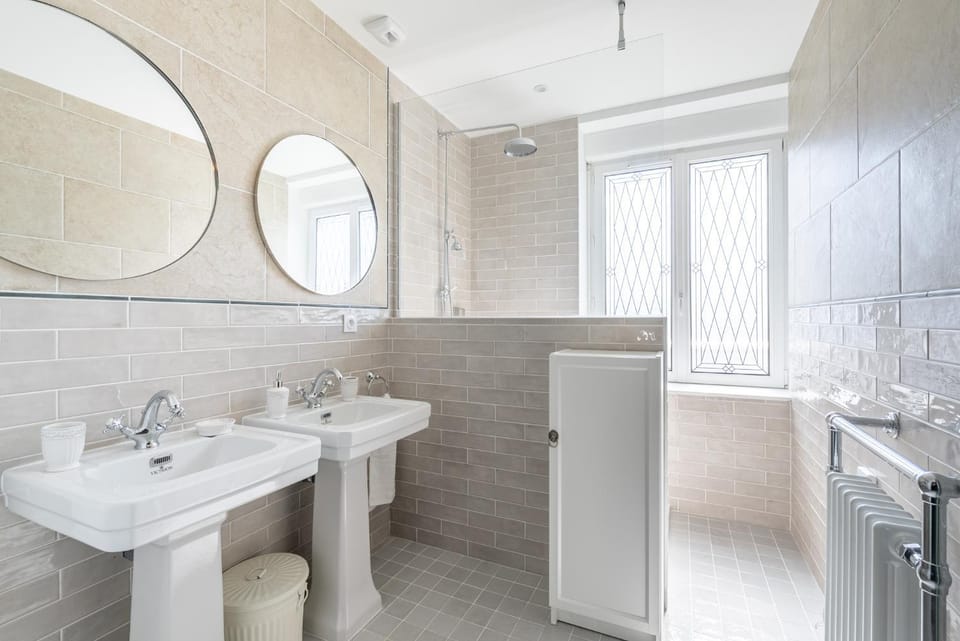 Shower, heating, heating, towels, towels
