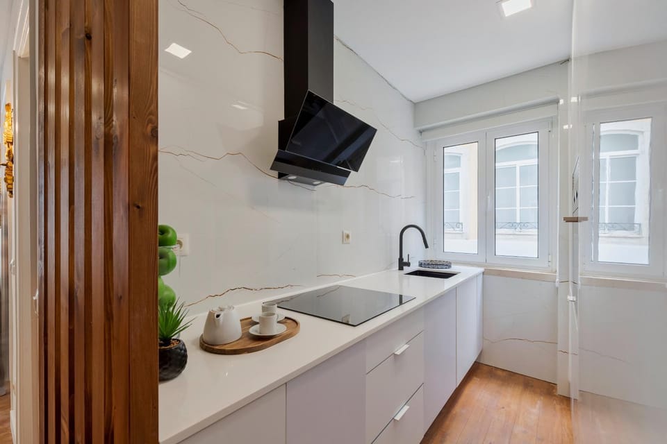 Coffee/tea facilities, Kitchen or kitchenette, minibar, stove