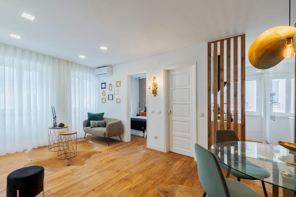 Living room, Seating area, Dining area, air conditioner