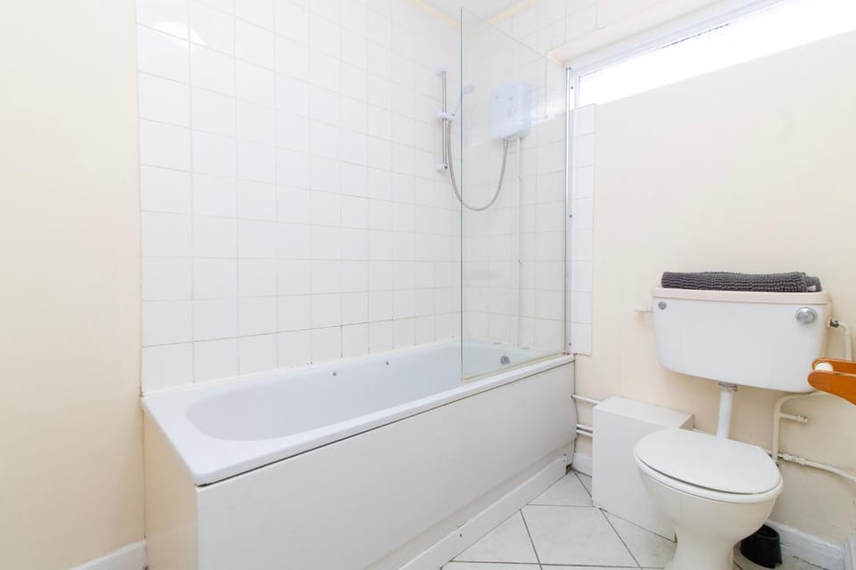 Brookvale Guest House Room 1 Bed and Breakfast in Southampton