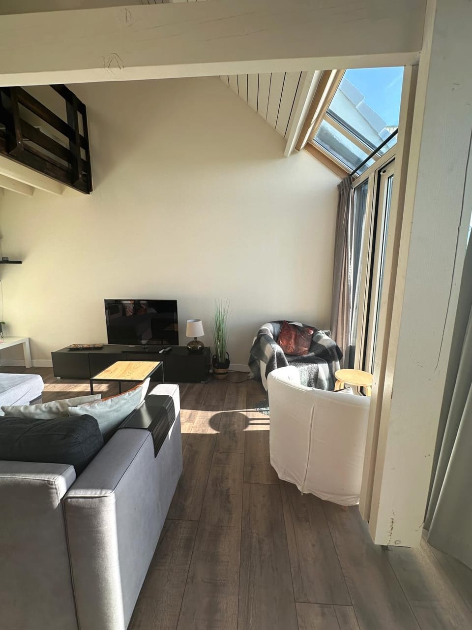 Communal lounge/ TV room, TV and multimedia, Living room, Photo of the whole room, Seating area