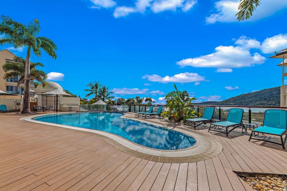 Swimming pool, sunbed