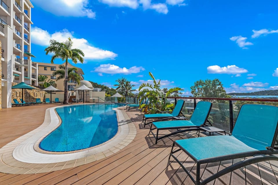 Sea view, Swimming pool, sunbed
