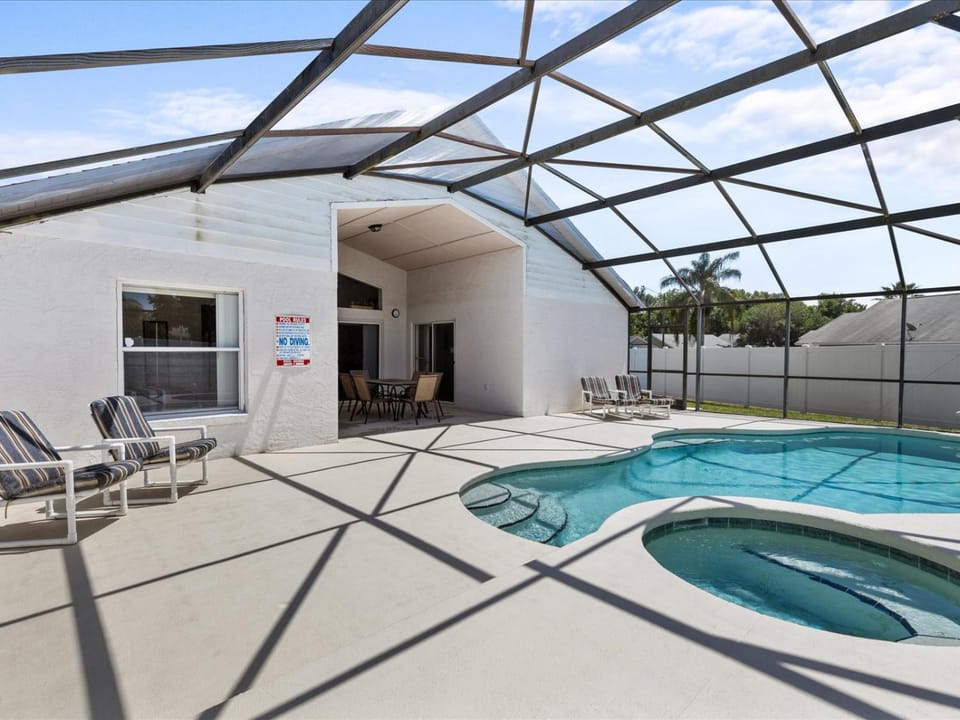 Patio, BBQ facilities, Hot Tub, Balcony/Terrace, Pool view, Swimming pool, Swimming pool, sunbed