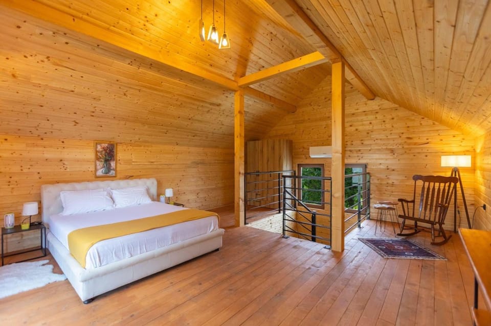 Bed, Photo of the whole room, Seating area, Bedroom