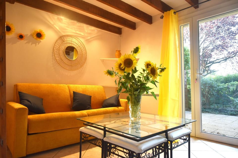 Living room, Garden view