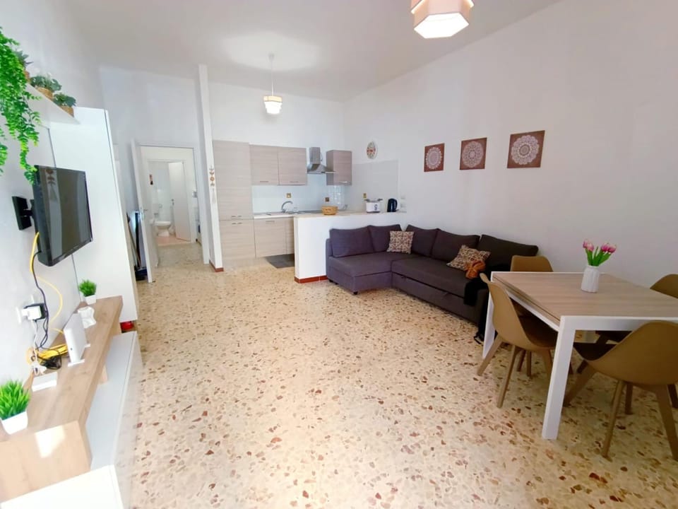 Kitchen or kitchenette, Photo of the whole room, Seating area, kitchen, kitchen