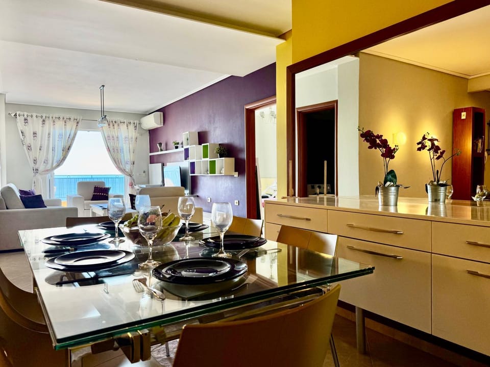 Seating area, Dining area