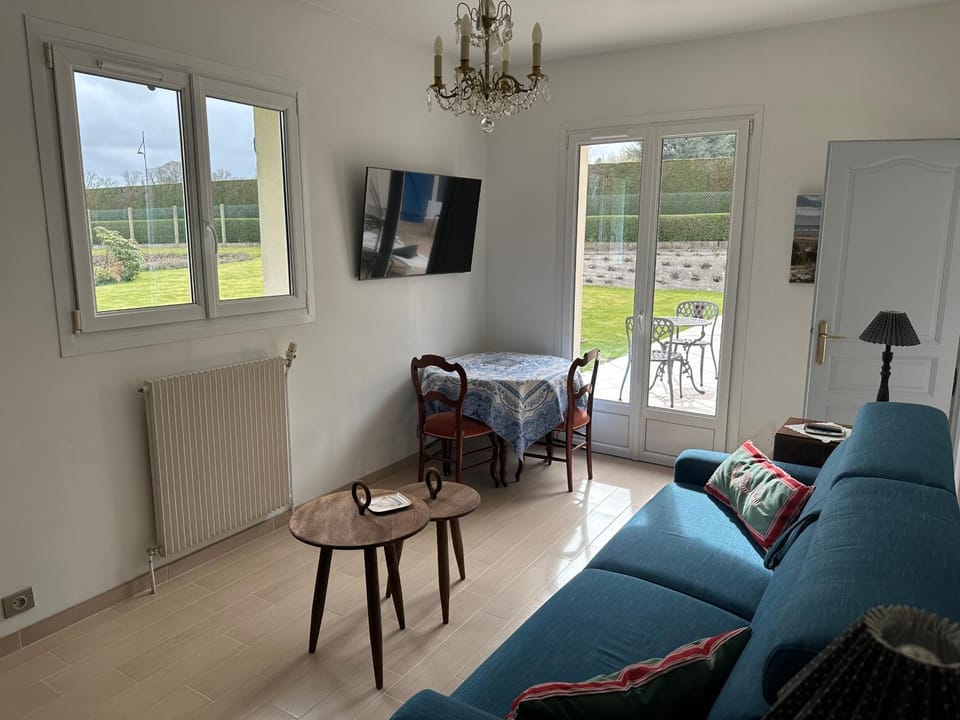 TV and multimedia, Photo of the whole room, Bedroom