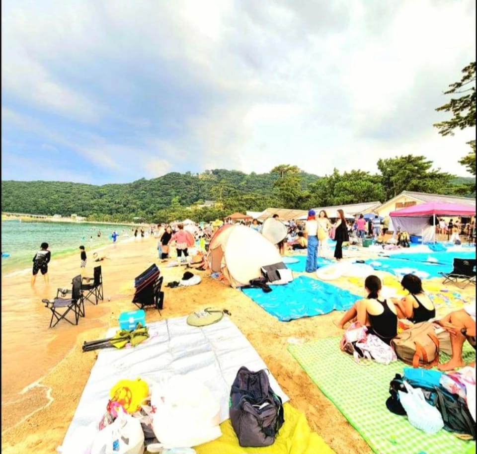 Nearby landmark, Day, Natural landscape, Summer, Beach, children, young children, older children, group of guests, Family