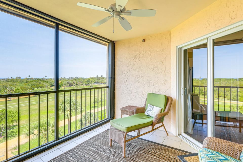 1/2 Mi to Jupiter Beach: Penthouse Condo w/ Views House in Jupiter