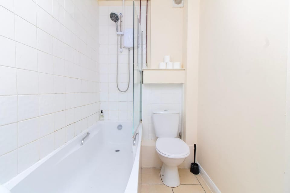 Brookvale Road Guest House Room 7 Bed and Breakfast in Southampton