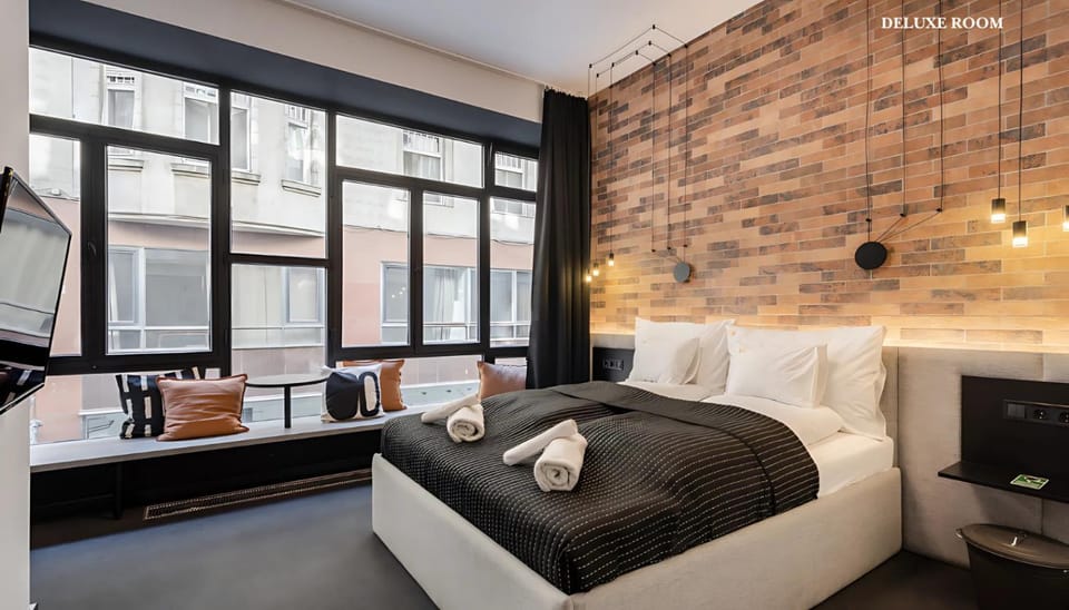 Bed, Photo of the whole room, Seating area
