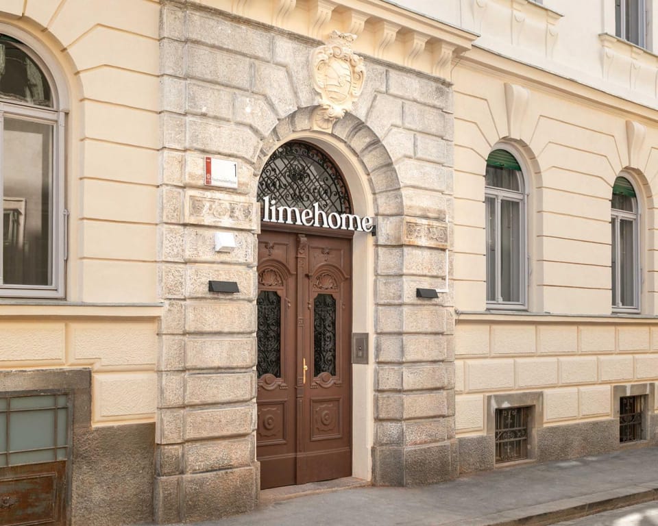 Property building, Facade/entrance