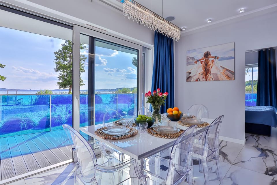 View (from property/room), Living room, Seating area, Dining area