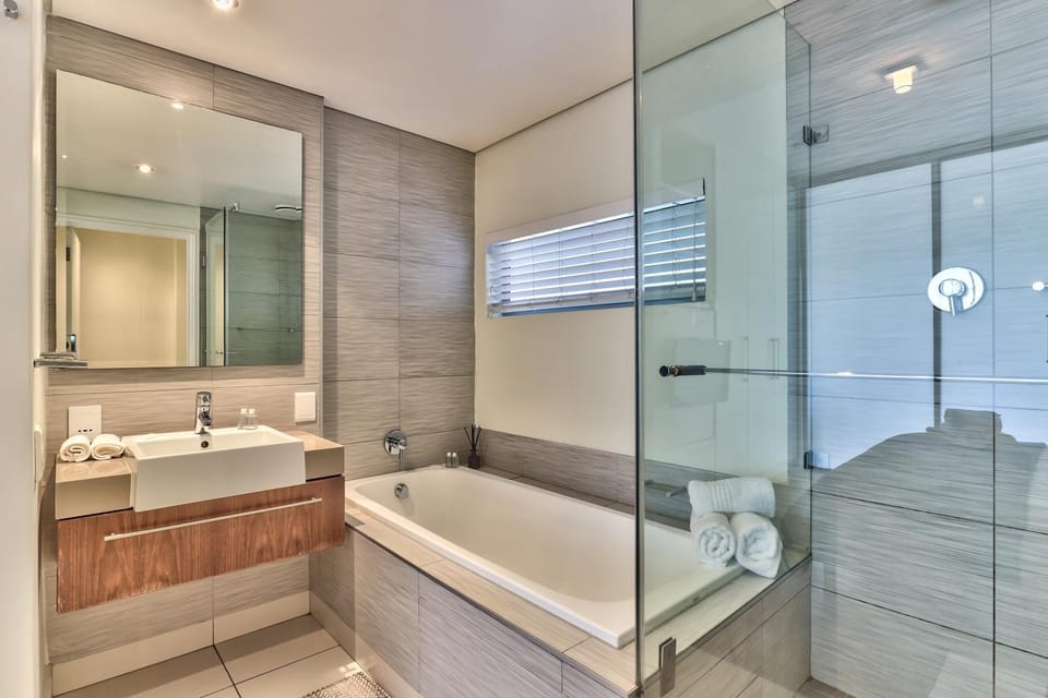 Harbour Bridge Apartment on Waterfront Canal Apartment in Cape Town