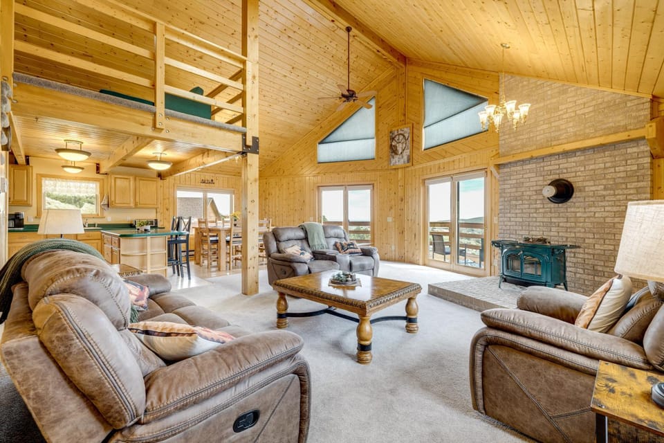 Walk to Sinks Canyon State Park: Spacious Home! House in Lander