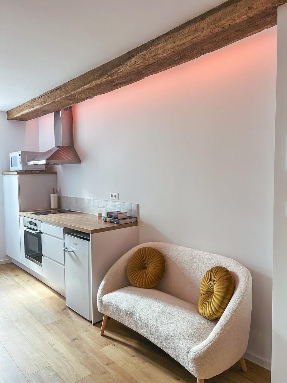 Kitchen or kitchenette, Living room, oven, stove