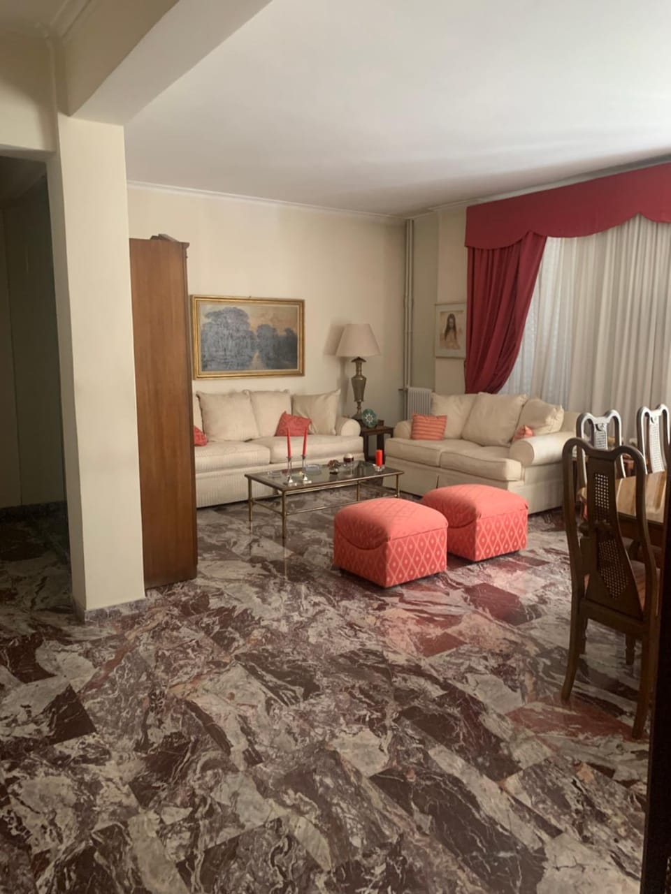 Living room, Seating area