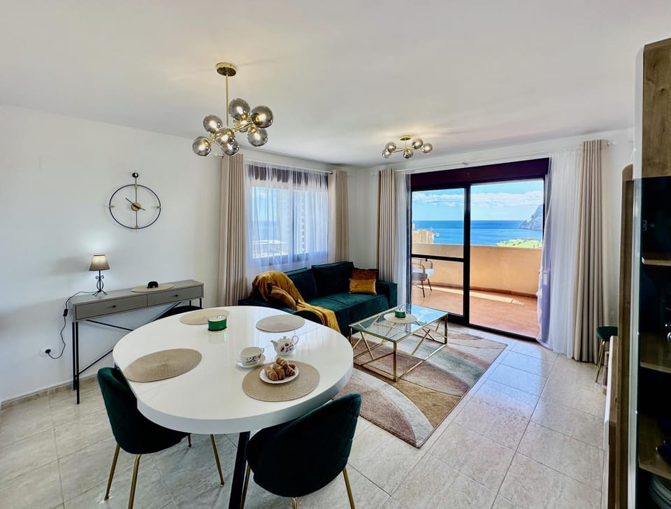 Seating area, Dining area, Sea view