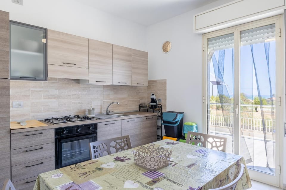 Kitchen or kitchenette, Living room