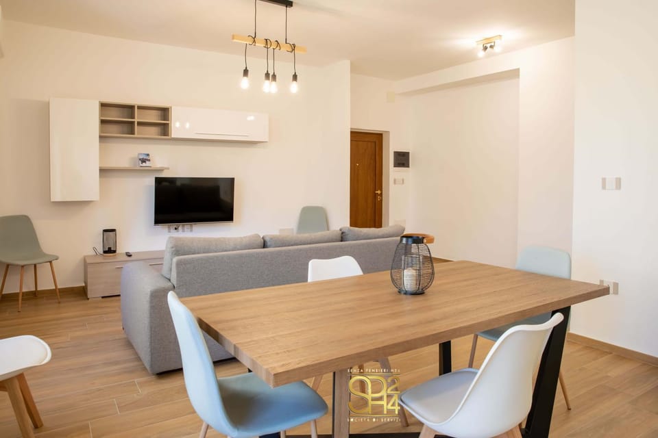 TV and multimedia, Seating area, Dining area