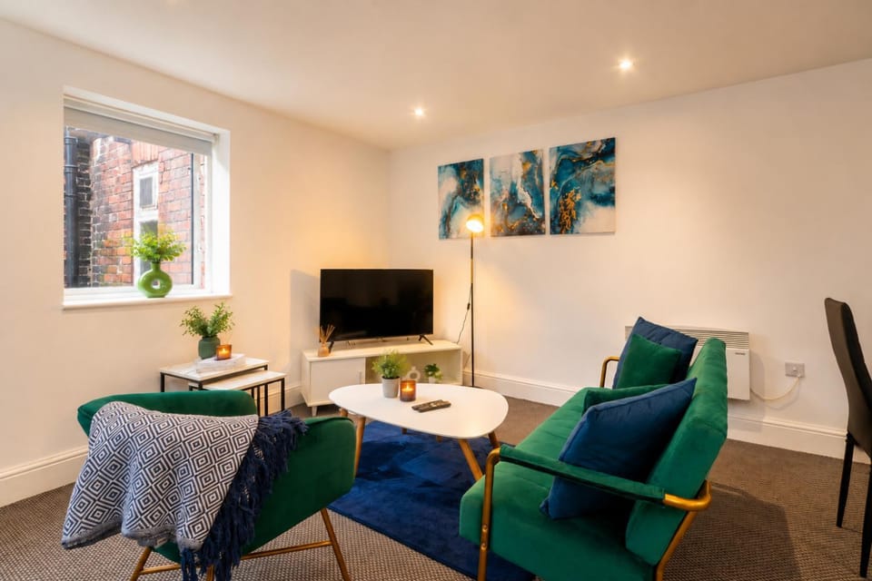 NEW! 1BR City Centre - FREE Parking, WiFi & Workspace - Sleeps 3 Apartment in Leeds