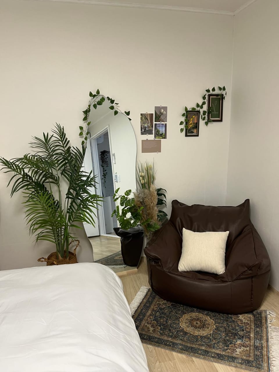 Seating area, Bedroom
