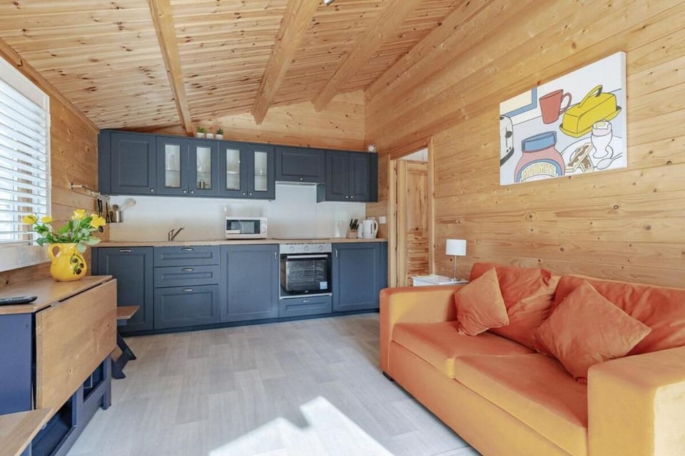 Peggs Cabin - Norfolk Cottage Agency Cabin in Sheringham